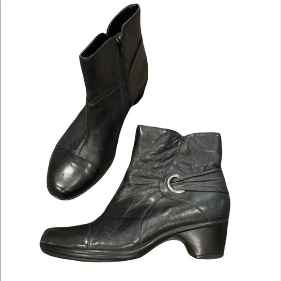 Clarks Bendables Black Leather Booties - Picture 1 of 8